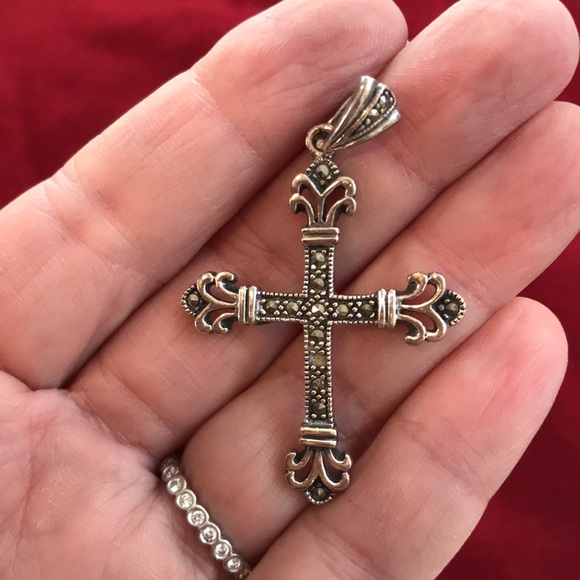 Sterling Silver & Marcasite Cross. Vintage. The Detail is EXTRAORDINARY - Picture 2 of 4